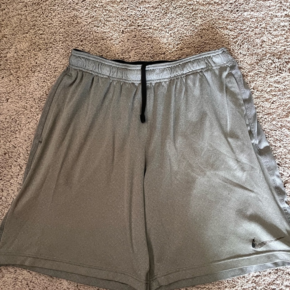 Nike Gray Athletic Training Shorts Lightweight Moisture-Wicking